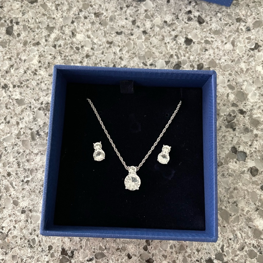 Brand new! Swarovski Elegant Silver Necklace and Earring Set
